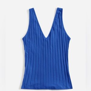 Essnce Double V-neck Form Fitted Tank Top